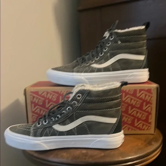 Vans® Unisex Sk8-Hi MTE High-Top Sneakers in Suede - Picture 5 of 8